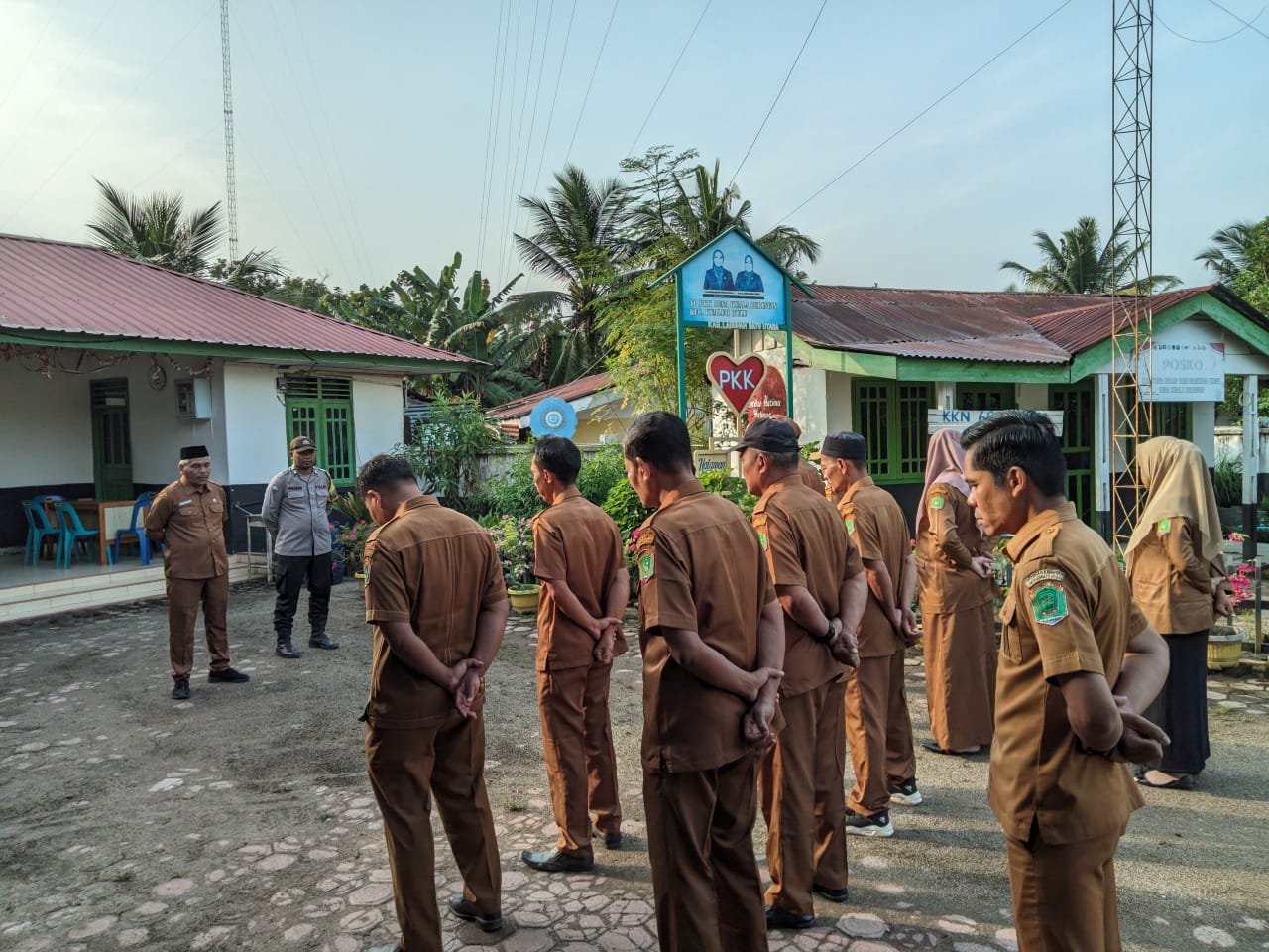 APEL PAGI PERANGKAT DESA DAN STAF DESA BERSAMA BAPAK BHABINKAMTIBMAS